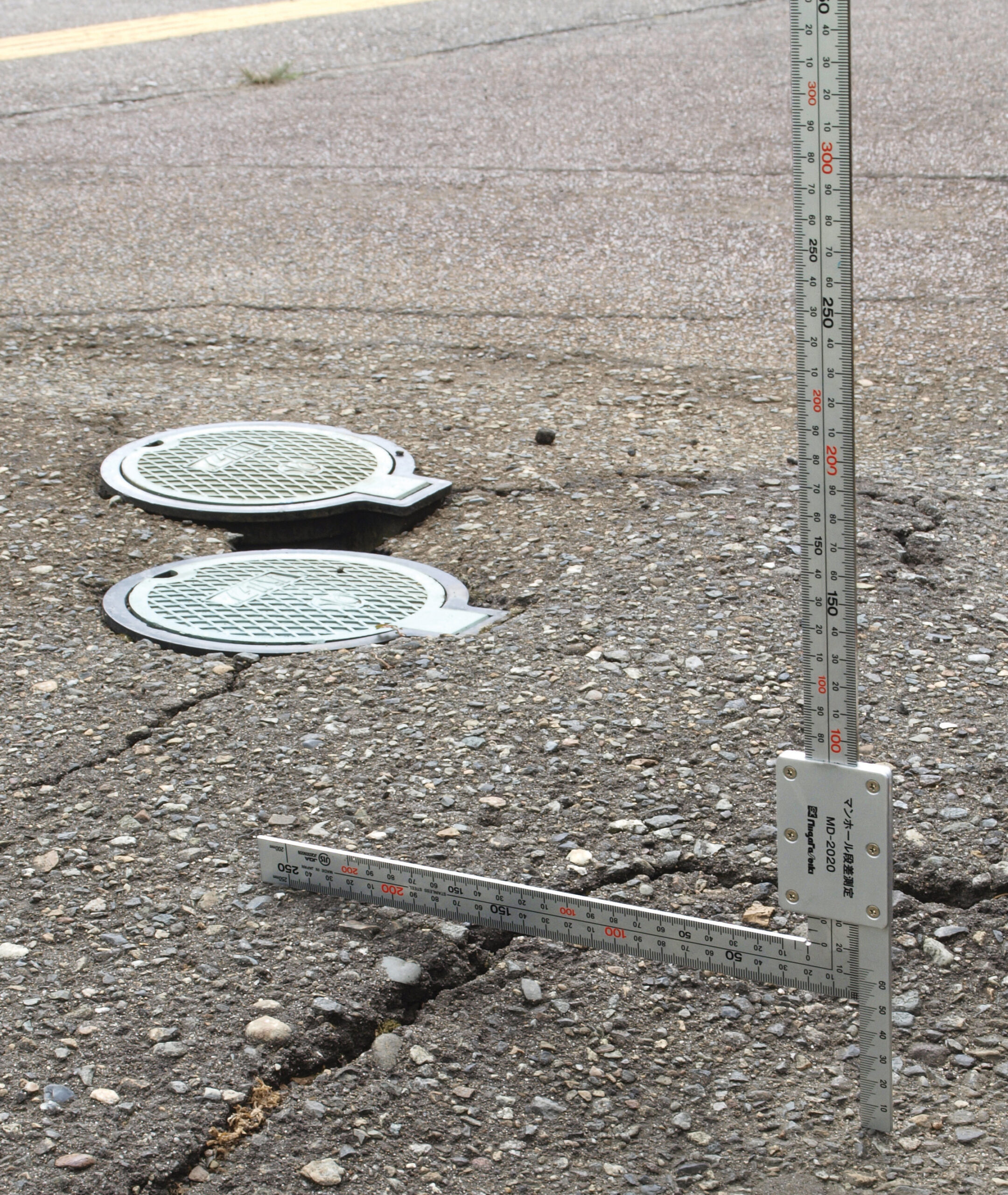 マンホール 重荷重用ハイグリップマンホールカバー CMD-1 | 株式会社中部